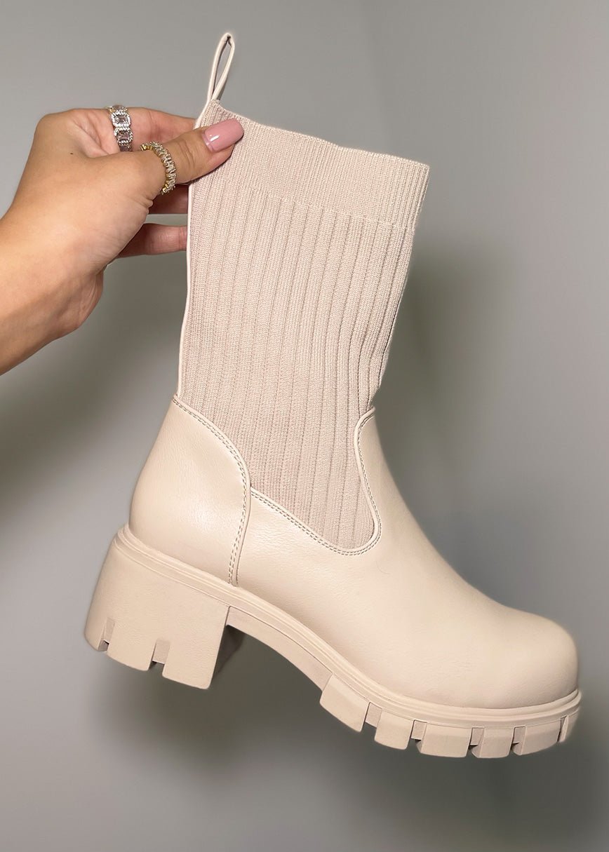 Stiefelette mit Rippenstrick-Schaft - NAHA