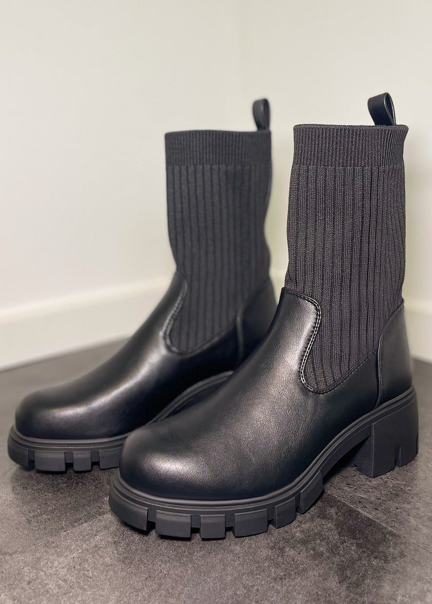 Stiefelette mit Rippenstrick-Schaft - NAHA