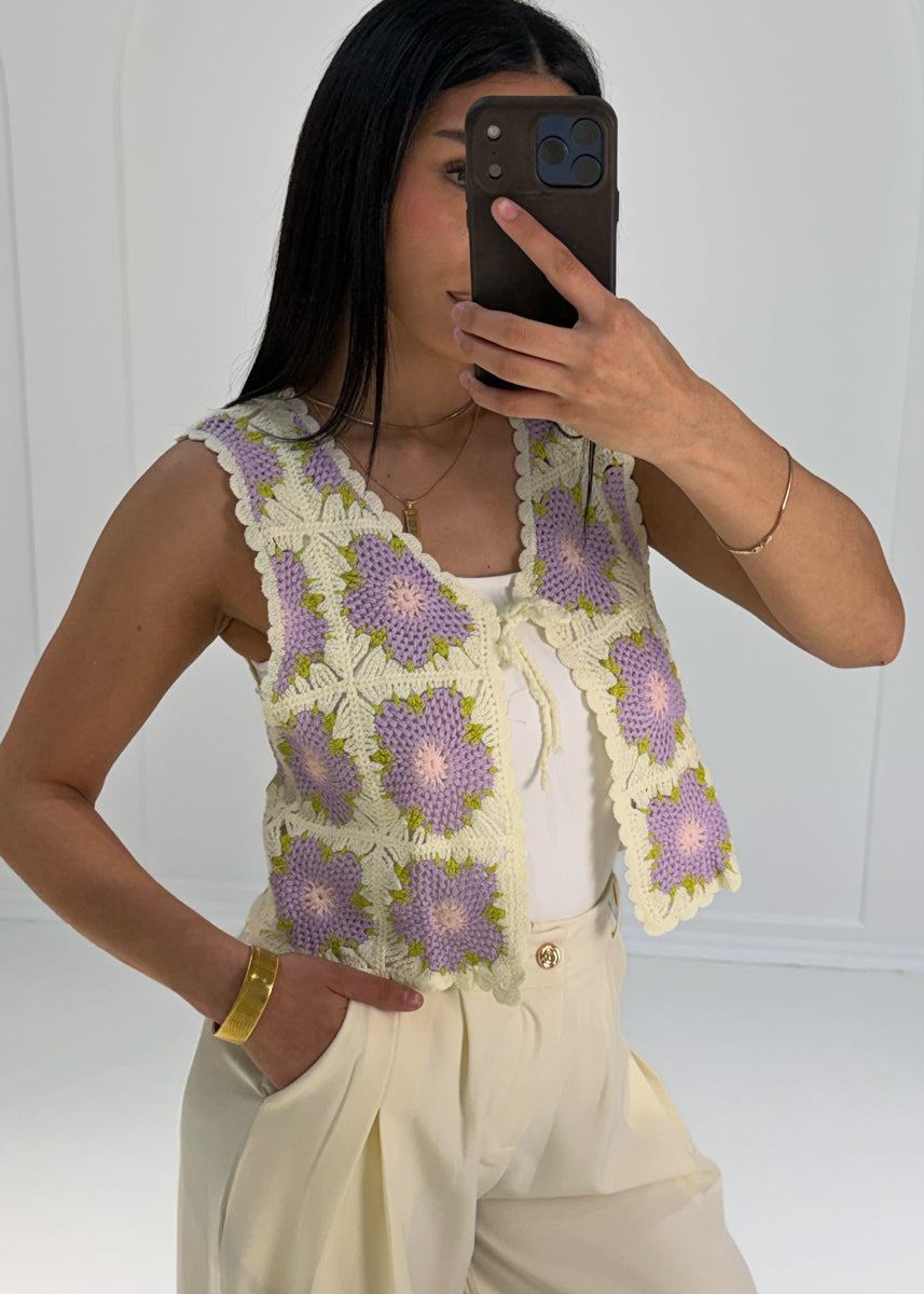 Häkelweste mit Blumenmuster
