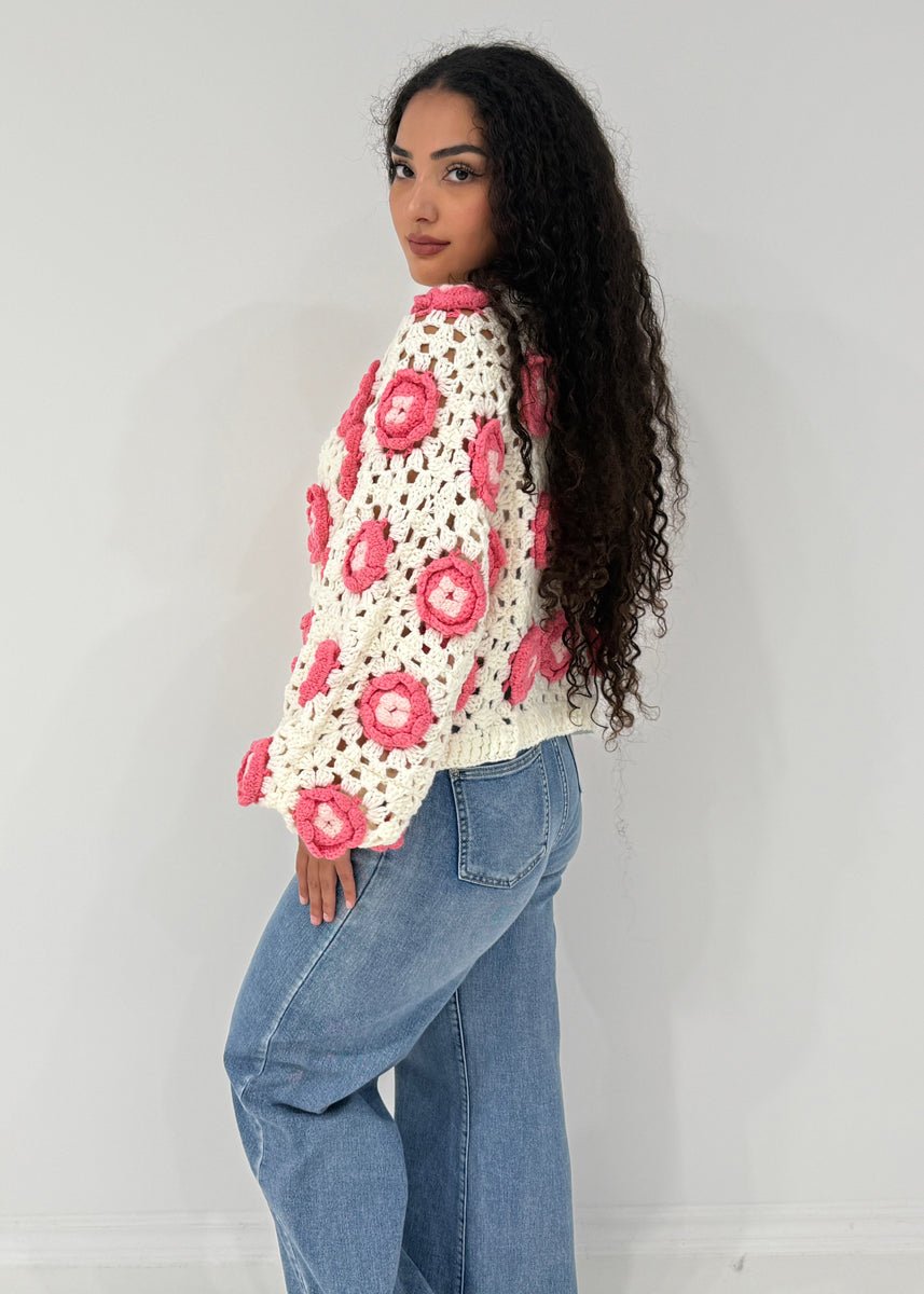 Strickjacke mit Häkelblumen - NAHA