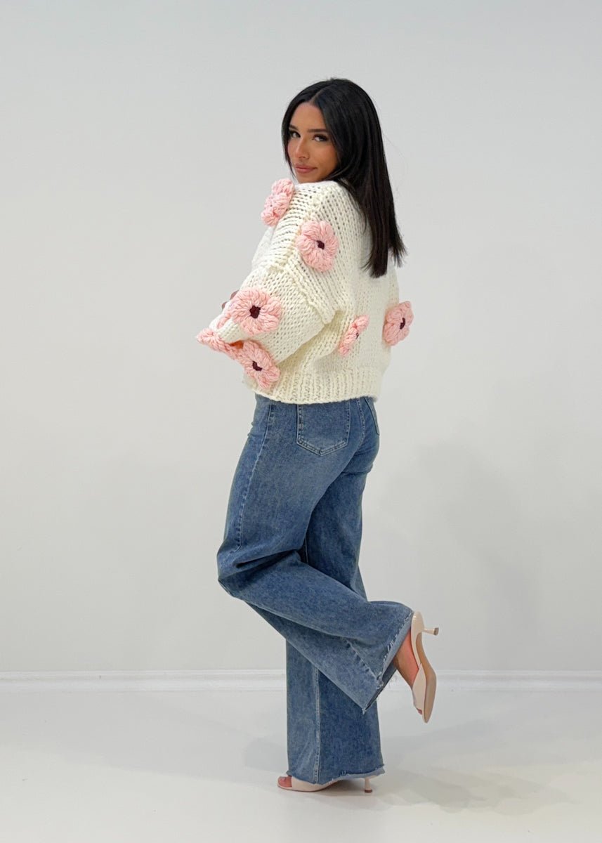 Strickjacke mit Häkelblumen - NAHA