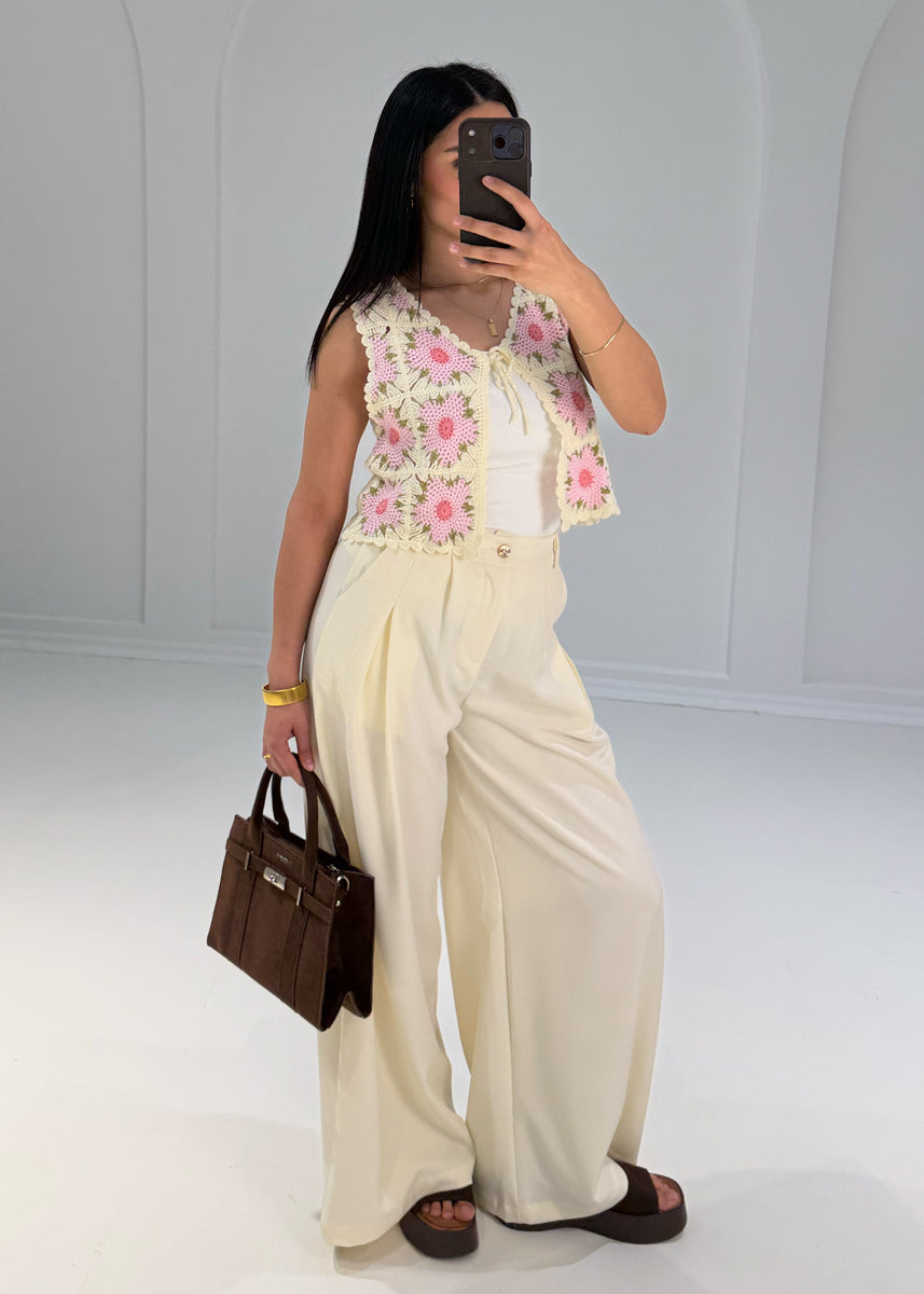 Häkelweste mit Blumenmuster