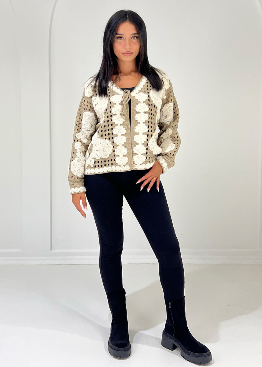 Strickjacke mit Häkelmuster