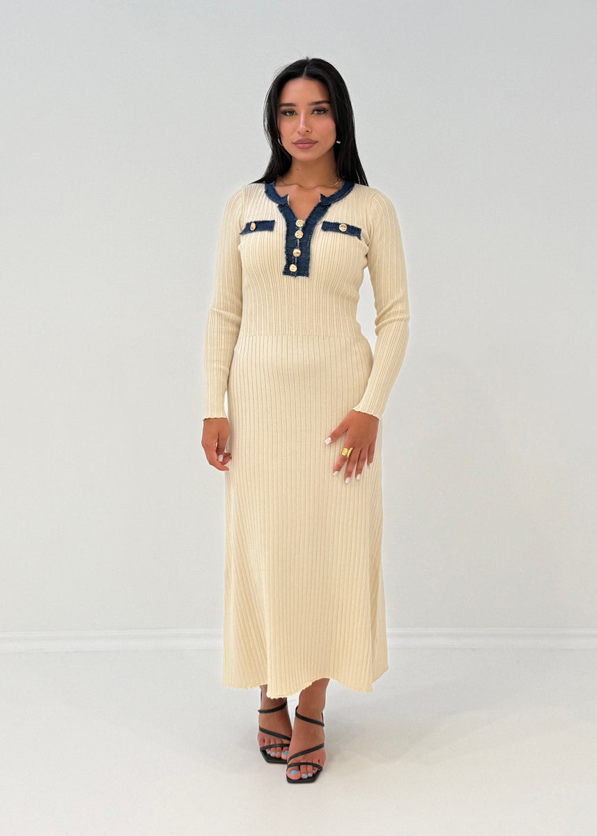 Strickkleid mit Jeansdetails & Knöpfen