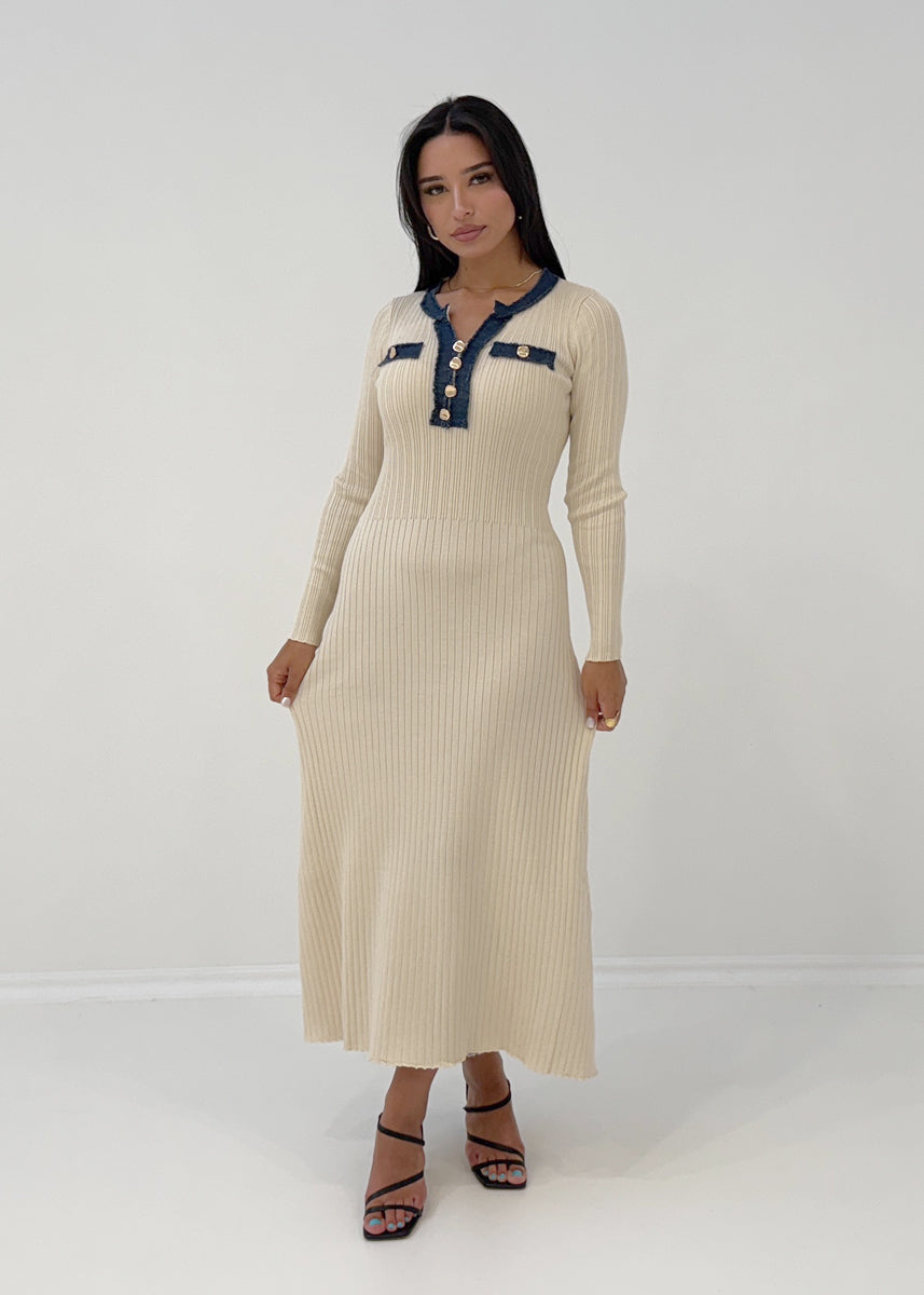 Strickkleid mit Jeansdetails & Knöpfen