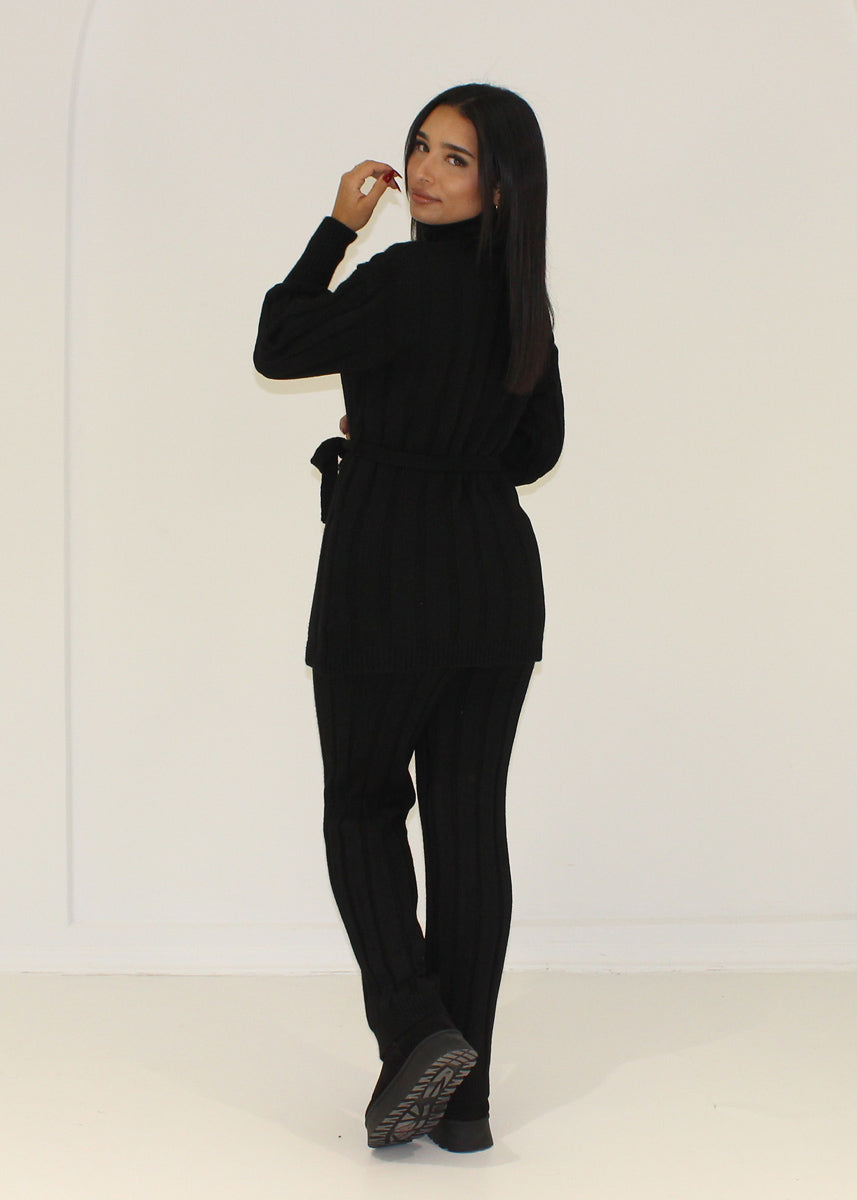 Strickset mit Rollkragen & Bindegürtel