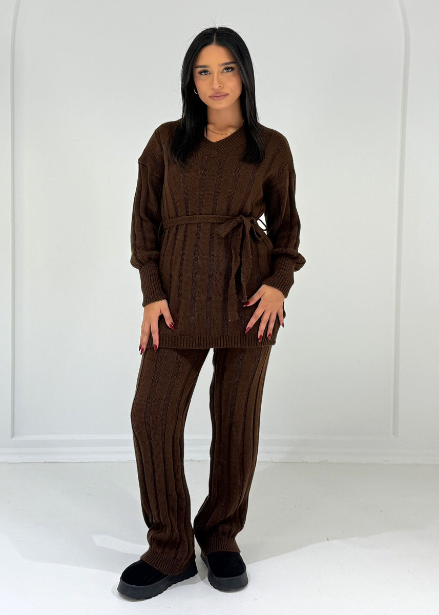 Strickset mit Bindegürtel & V-Ausschnitt