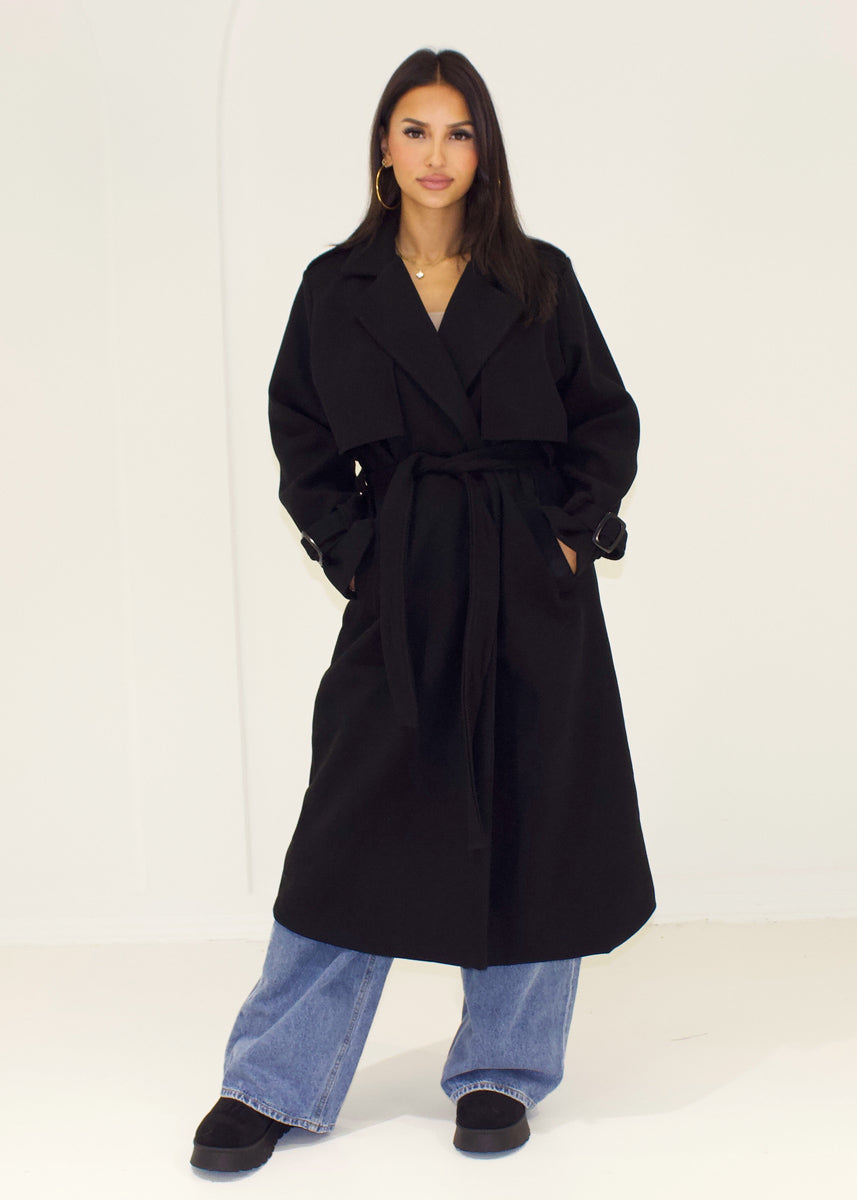 Langer Trenchcoat mit Bindegürtel