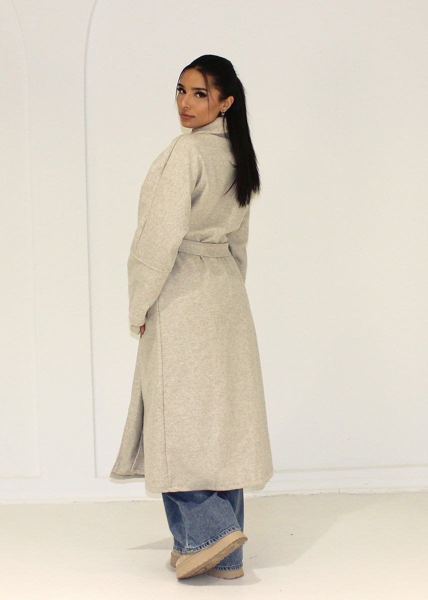 Weicher Bindemantel mit Gürtel