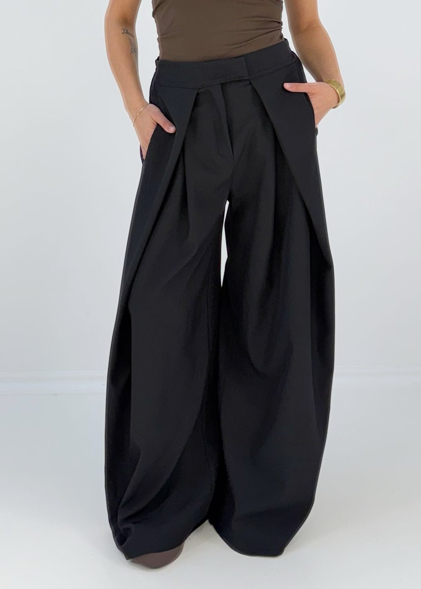 Weite Hose mit Falten - NAHA