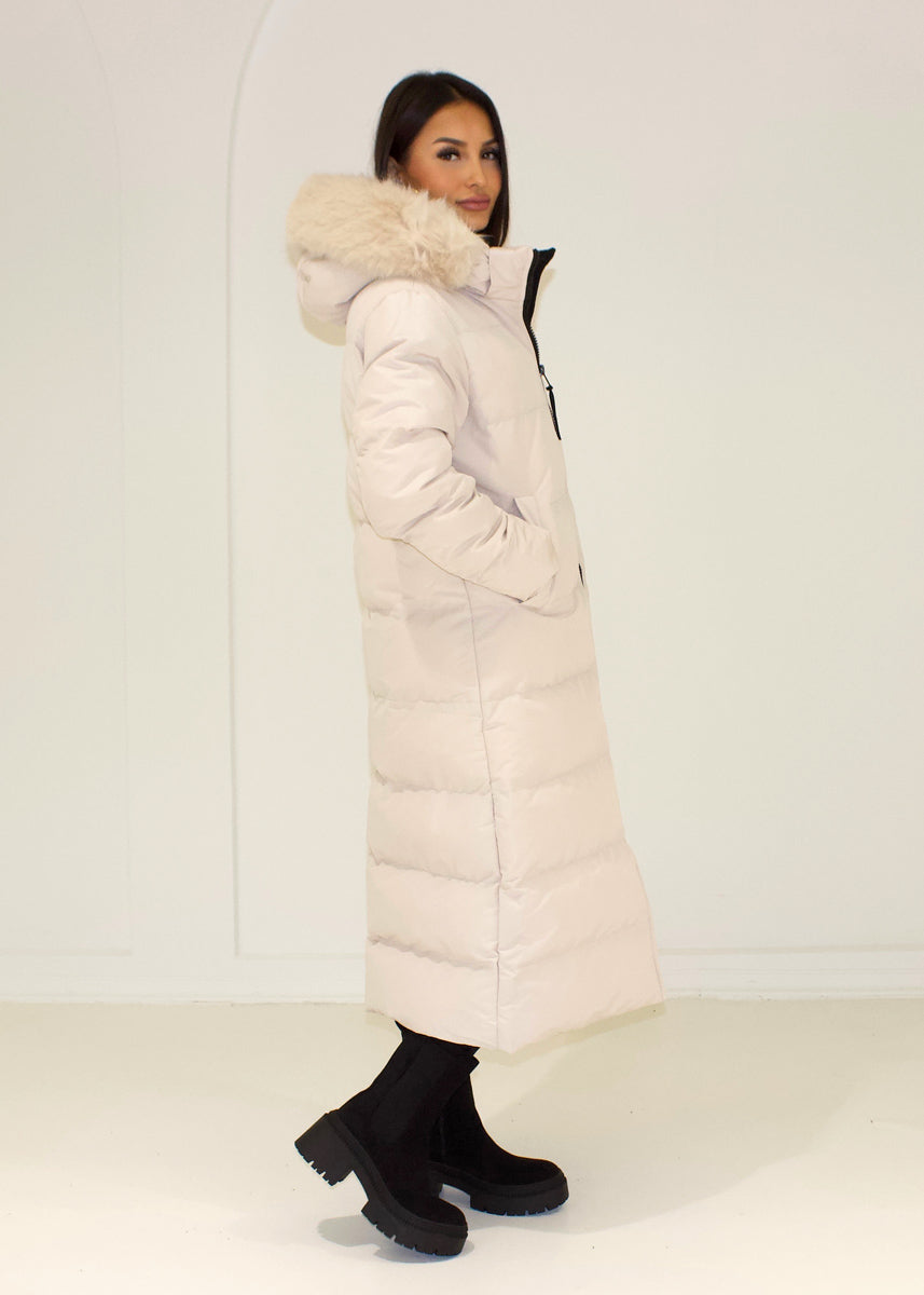 Langer Winterparka mit Fellkapuze