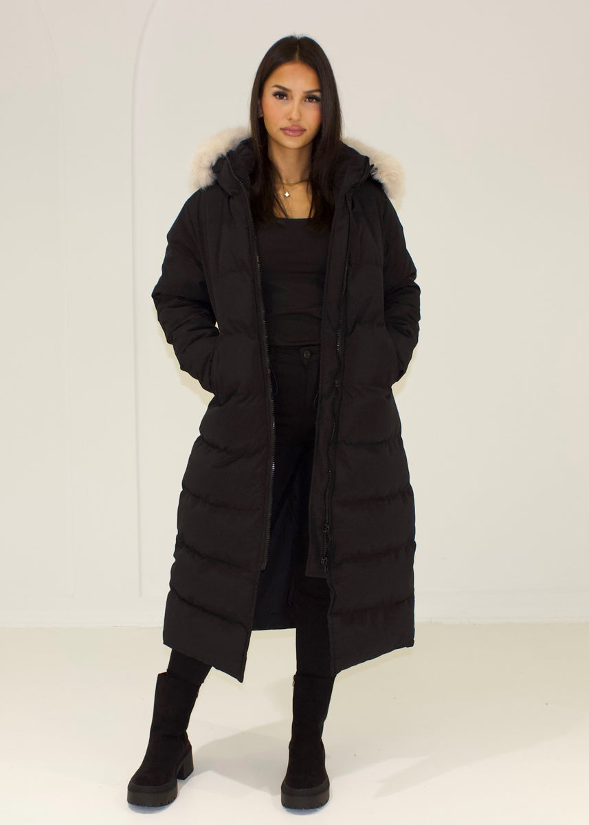 Langer Winterparka mit Fellkapuze