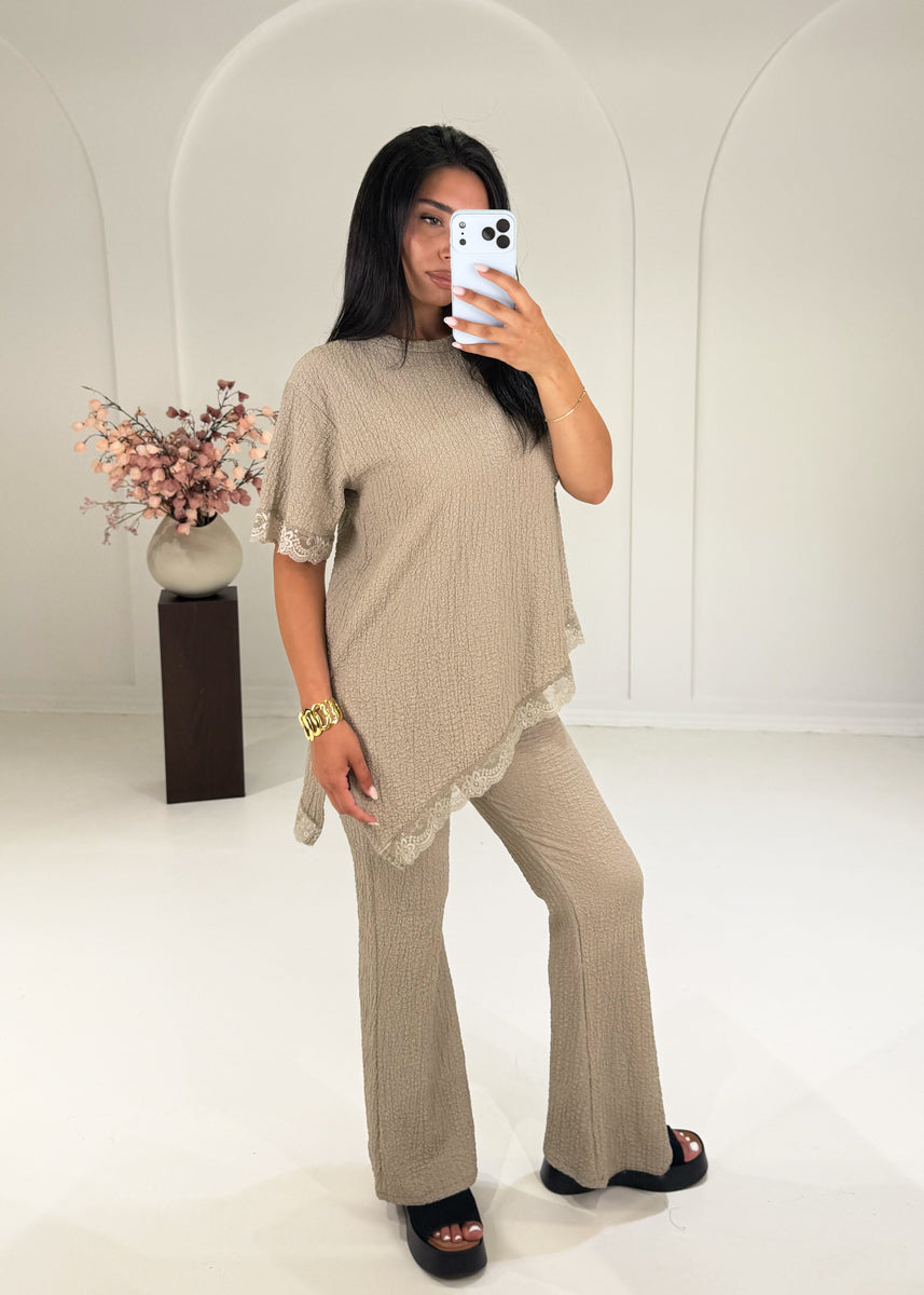 Zweiteiler mit Spitzendetails Taupe