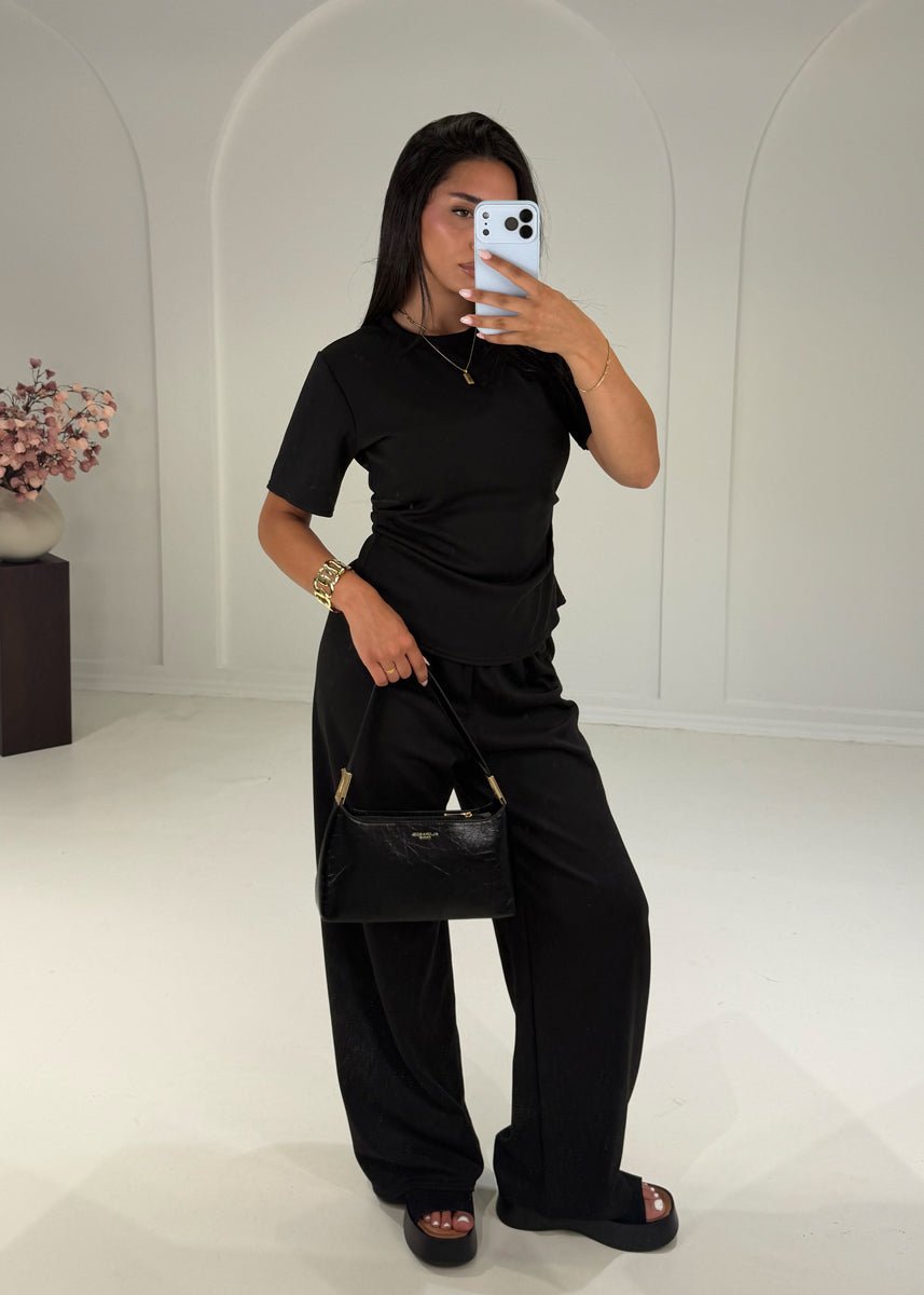 Zweiteiler Set mit gerafftem T-Shirt & weiter Hose – Schwarz - NAHA