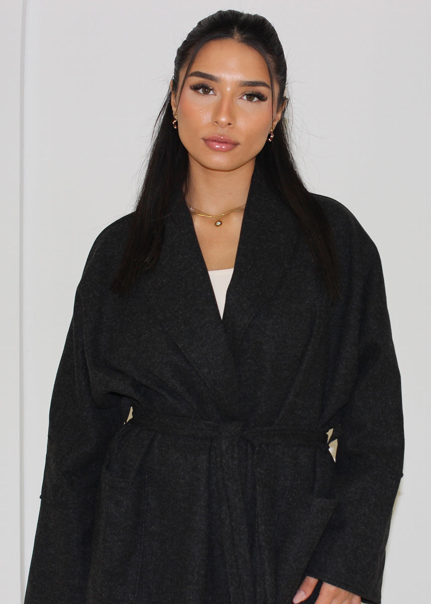 Weicher Bindemantel mit Gürtel