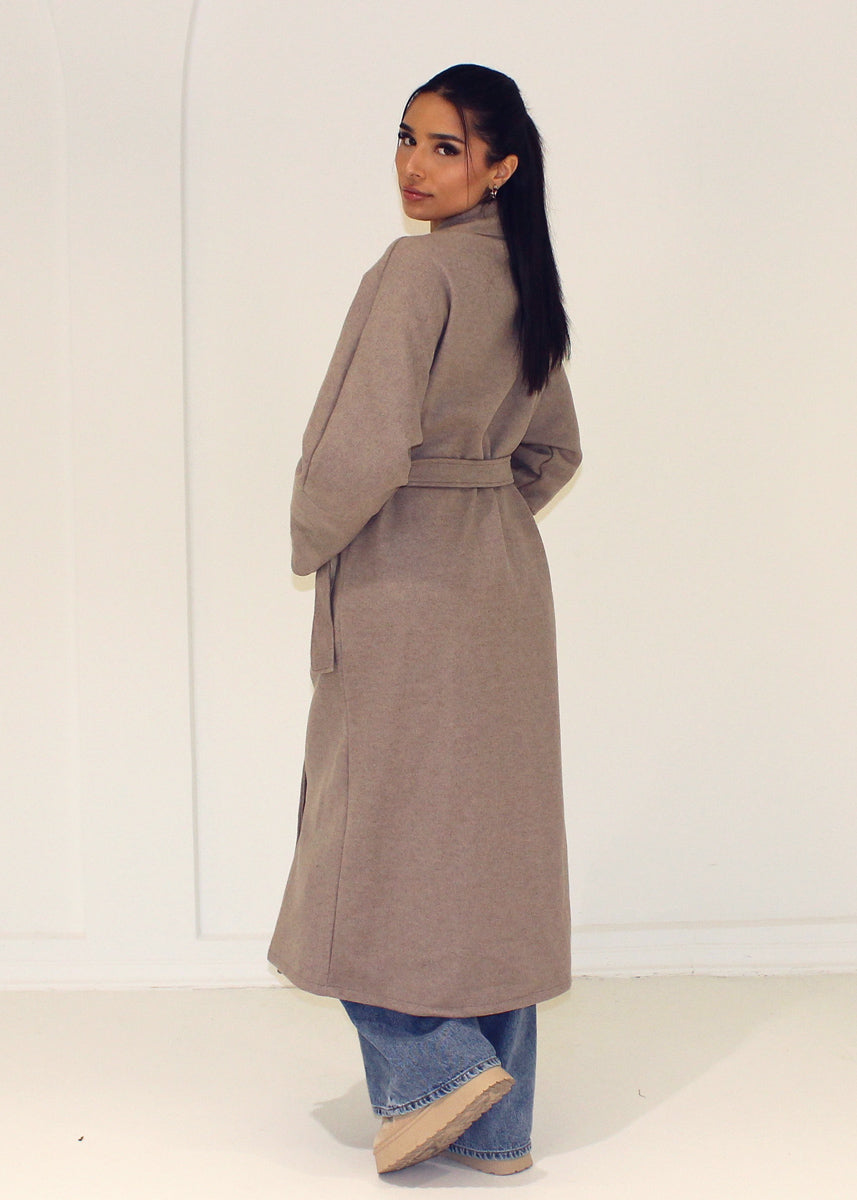 Weicher Bindemantel mit Gürtel