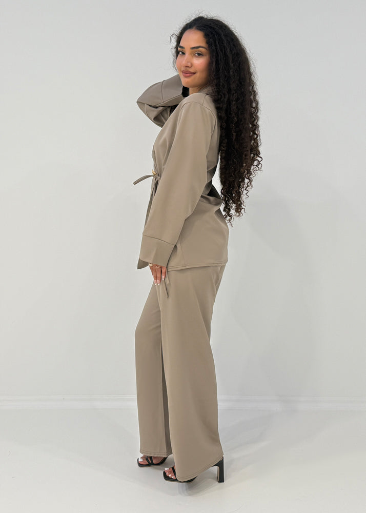 Zweiteiler mit Wickelblazer