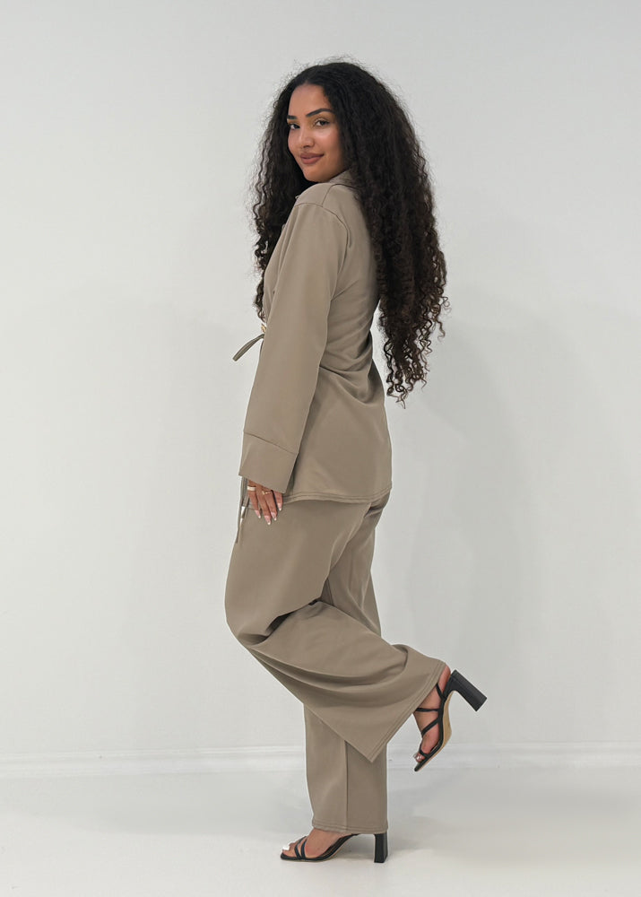 Zweiteiler mit Wickelblazer