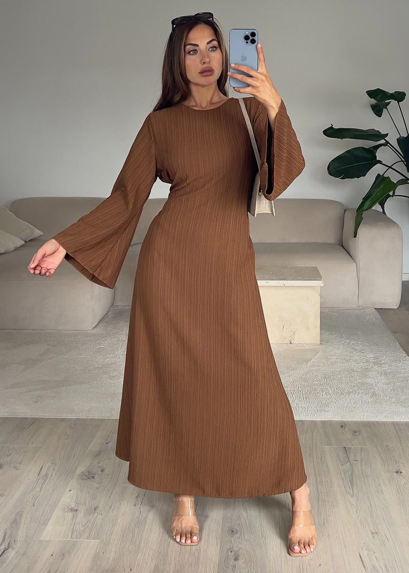 Maxikleid mit Taillenbindung