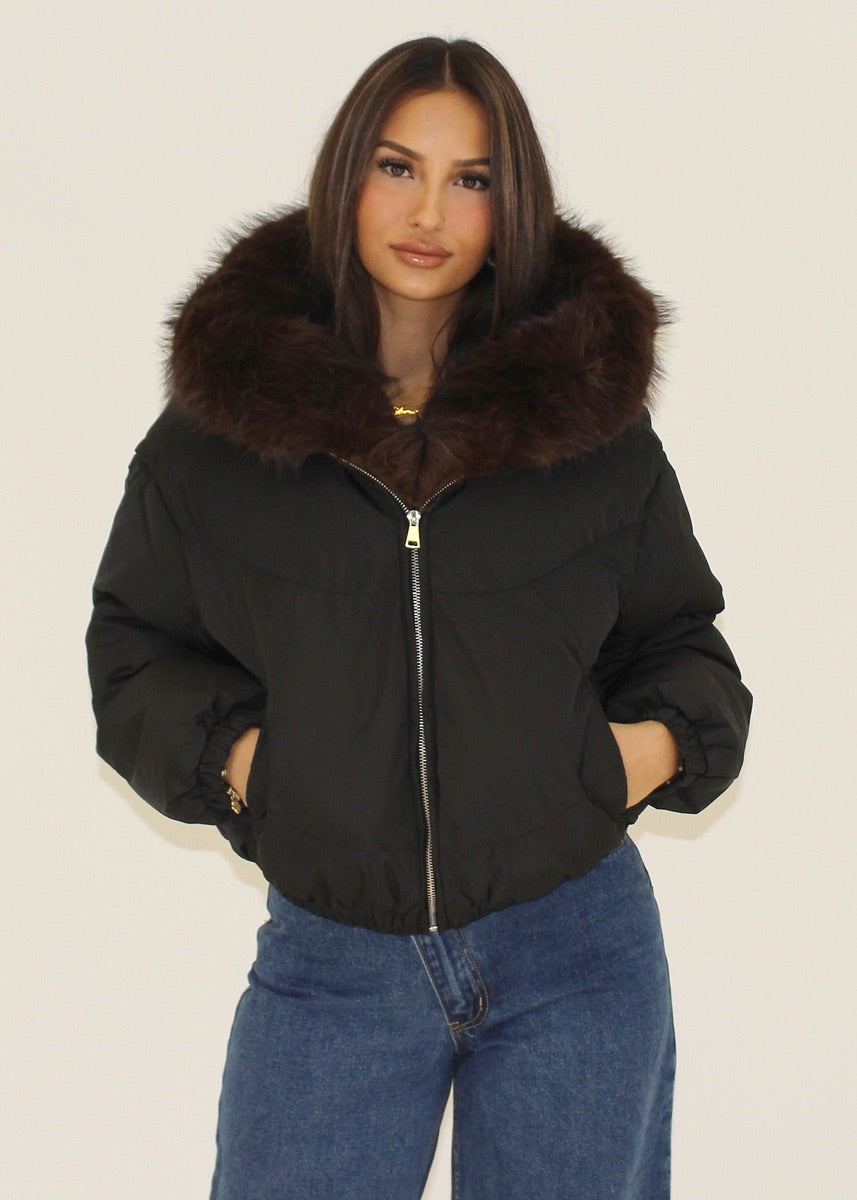 Kurzjacke mit breitem Kunstfellkragen