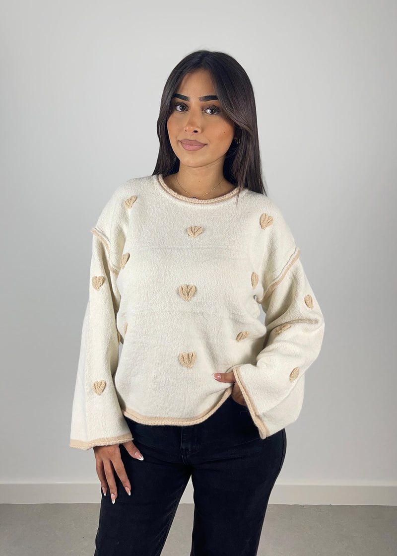 Pullover mit bestickten Herzen