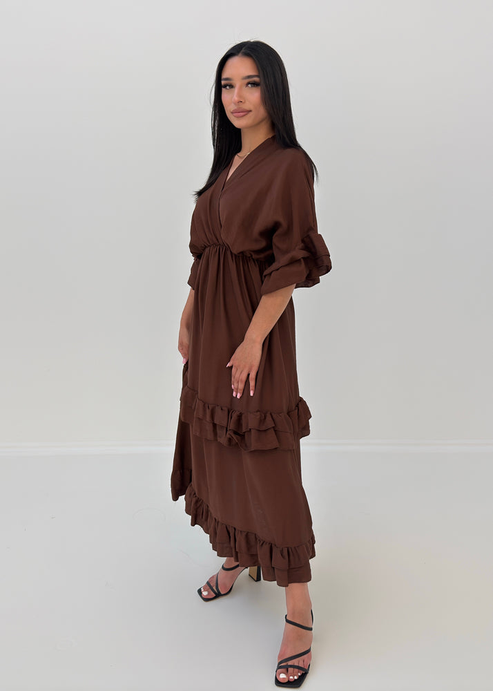 Langes Kleid mit Rüschen