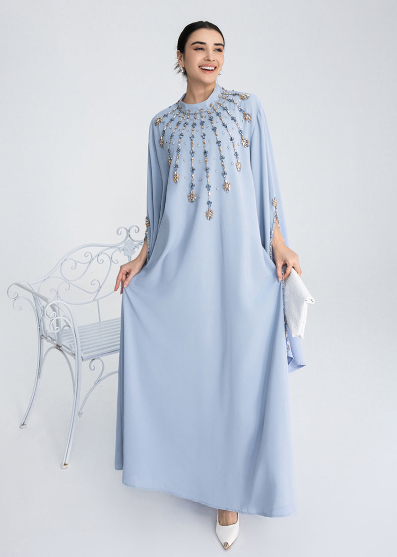 Maxikleid mit Perlenstickerei und Cape-Ärmeln