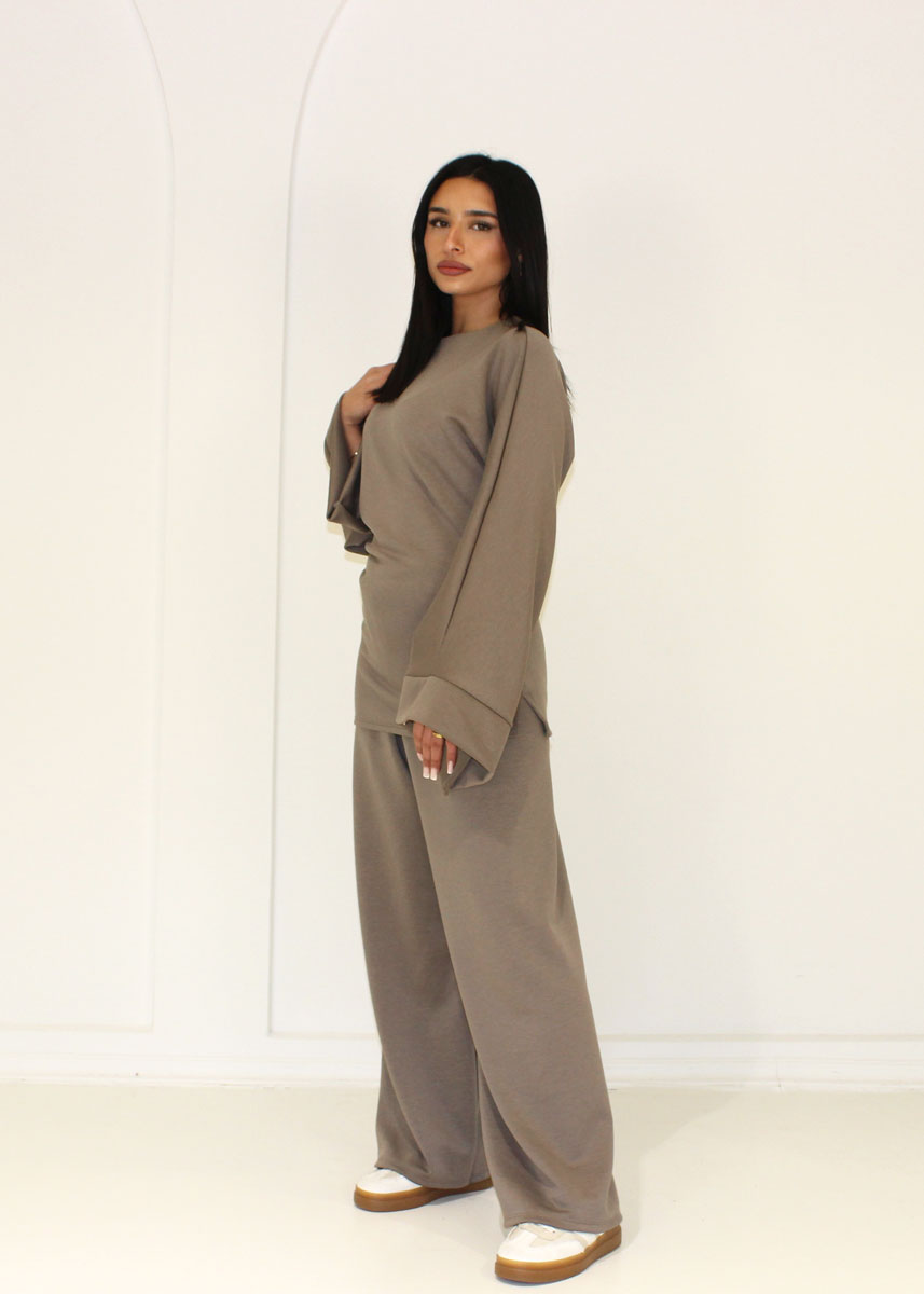 Zweiteiler mit tailliertem Oberteil