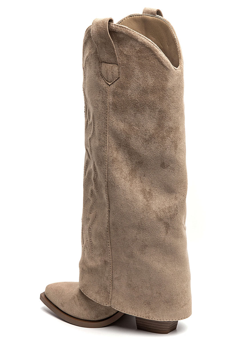 Hoher Stiefel mit Ziernähten & Blockabsatz