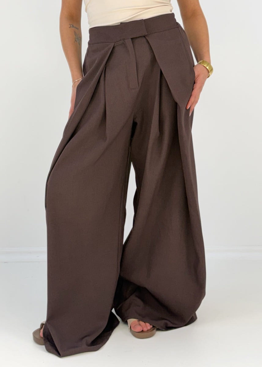 Weite Hose mit Falten