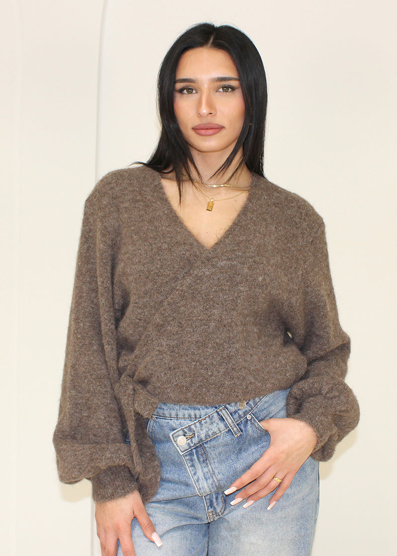 Strickpullover mit V-Ausschnitt und Bindeband