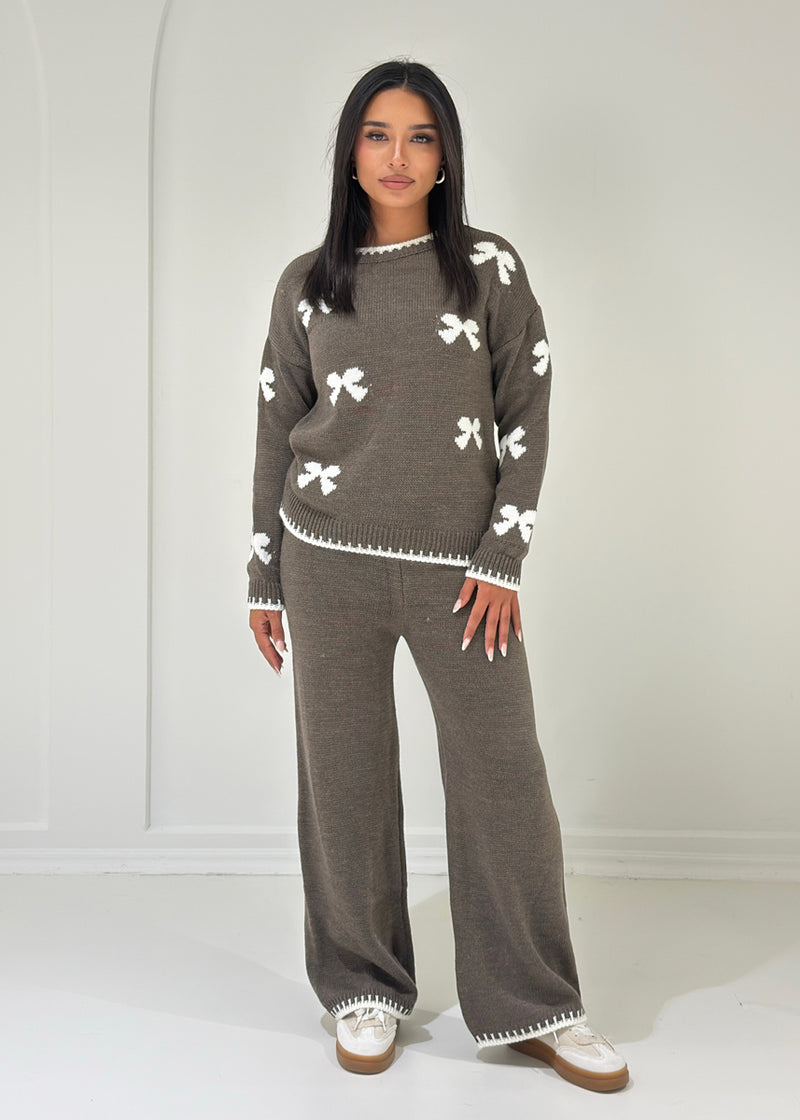 Strick Zweiteiler mit Schleifenmuster