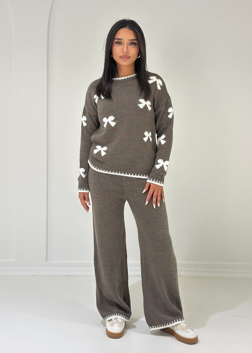 Strick Zweiteiler mit Schleifenmuster