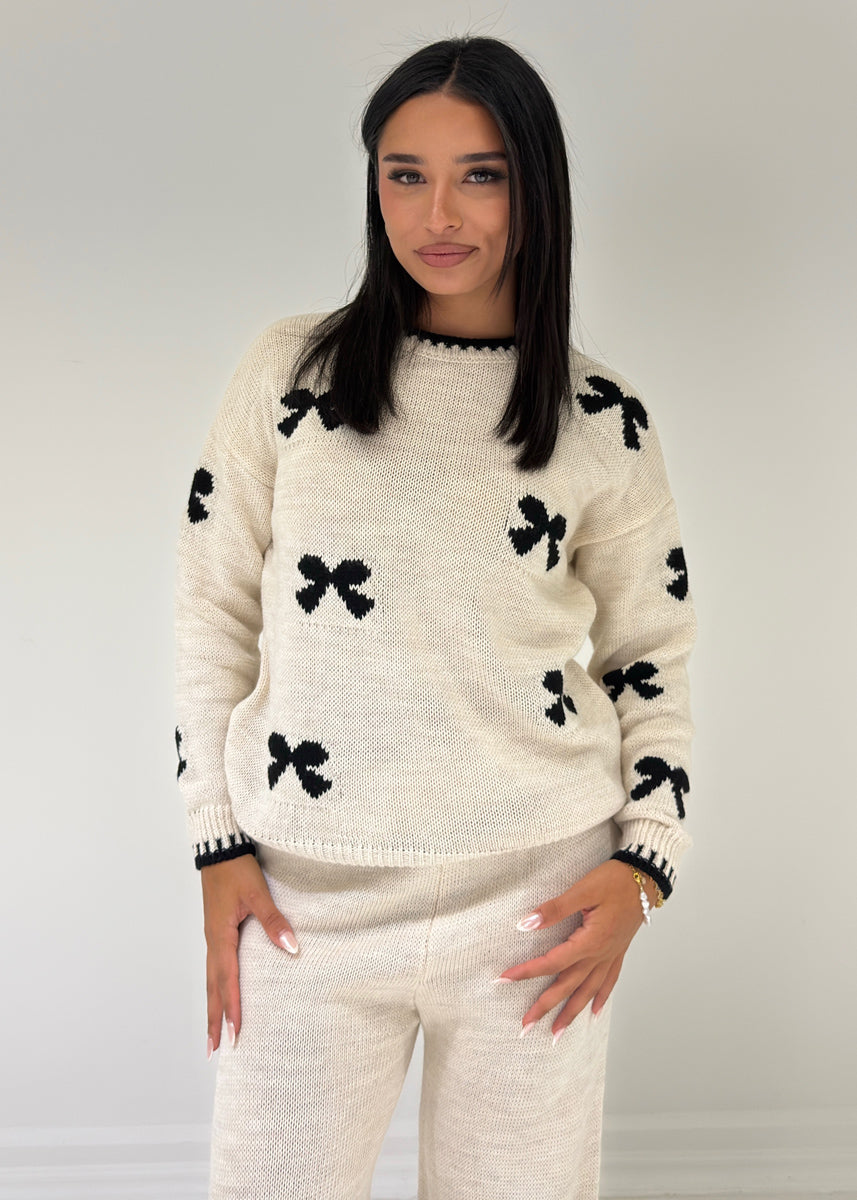 Strick Zweiteiler mit Schleifenmuster