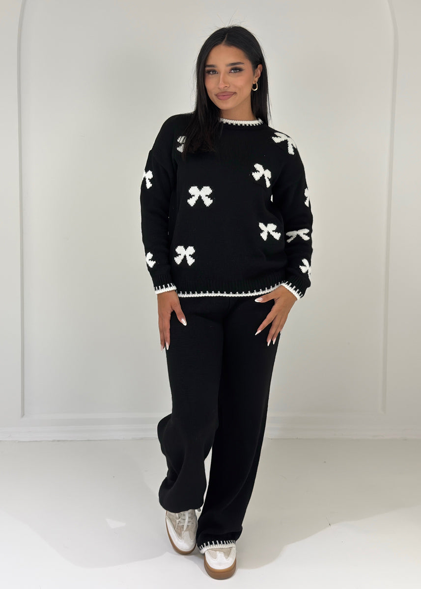 Strick Zweiteiler mit Schleifenmuster