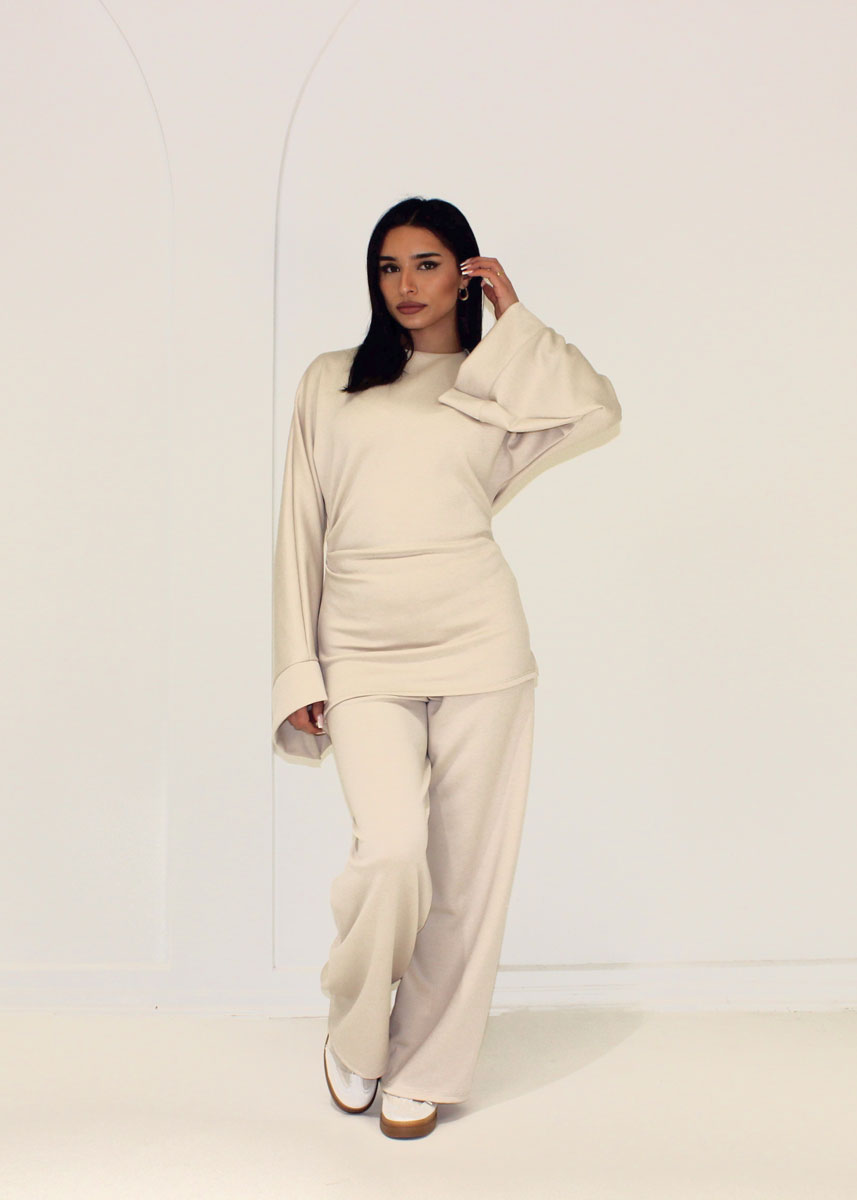 Zweiteiler mit tailliertem Oberteil