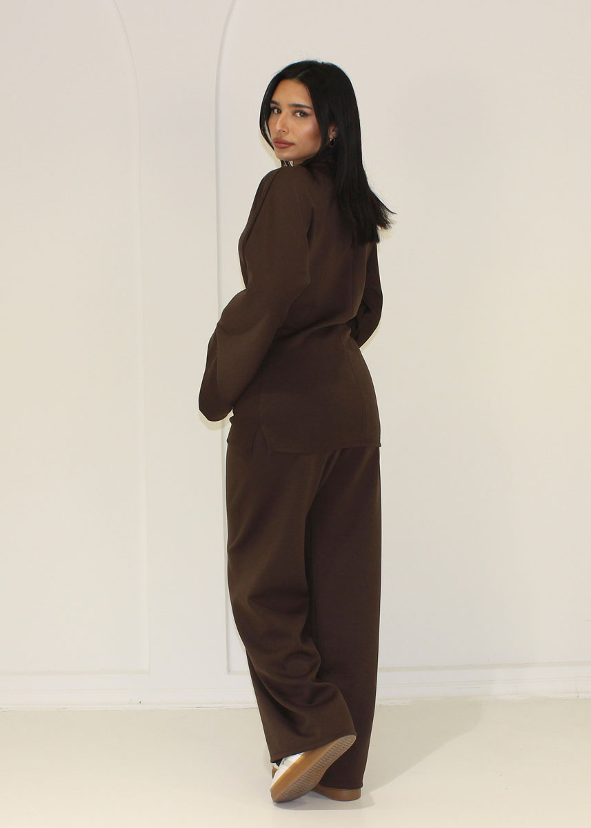 Zweiteiler mit tailliertem Oberteil