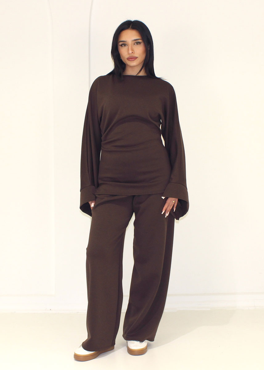 Zweiteiler mit tailliertem Oberteil