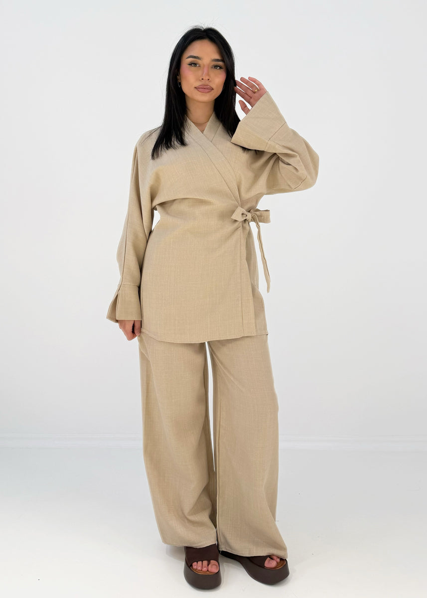 Set mit Wickeloberteil und weiter Hose