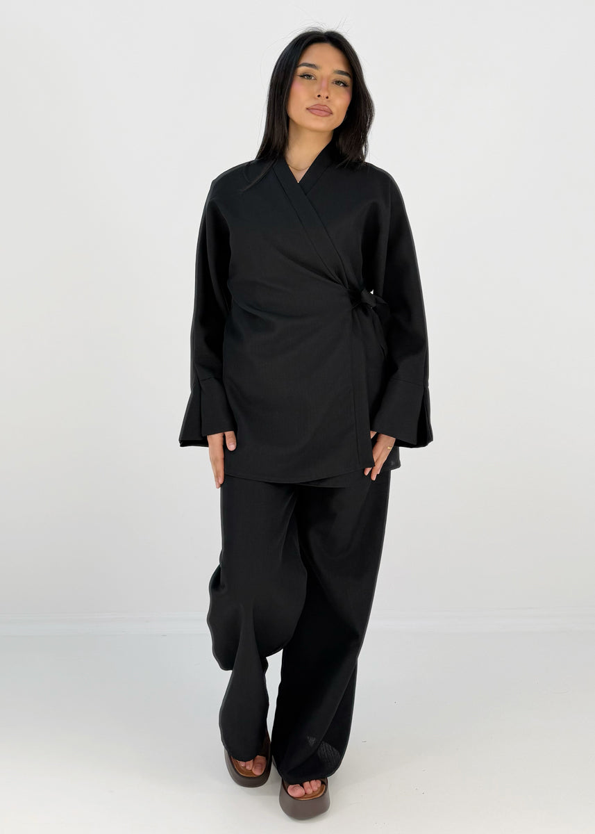 Set mit Wickeloberteil und weiter Hose