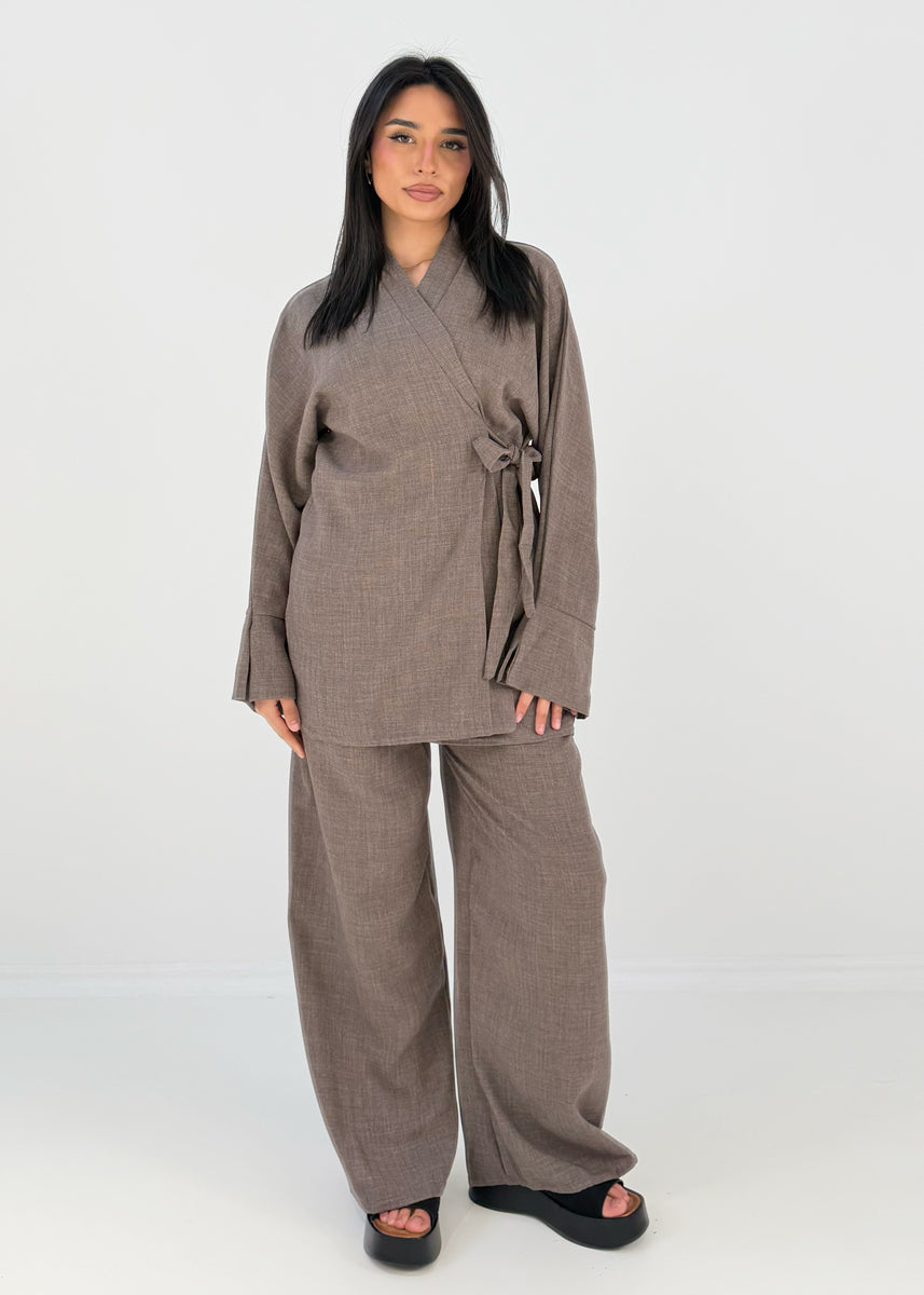 Set mit Wickeloberteil und weiter Hose