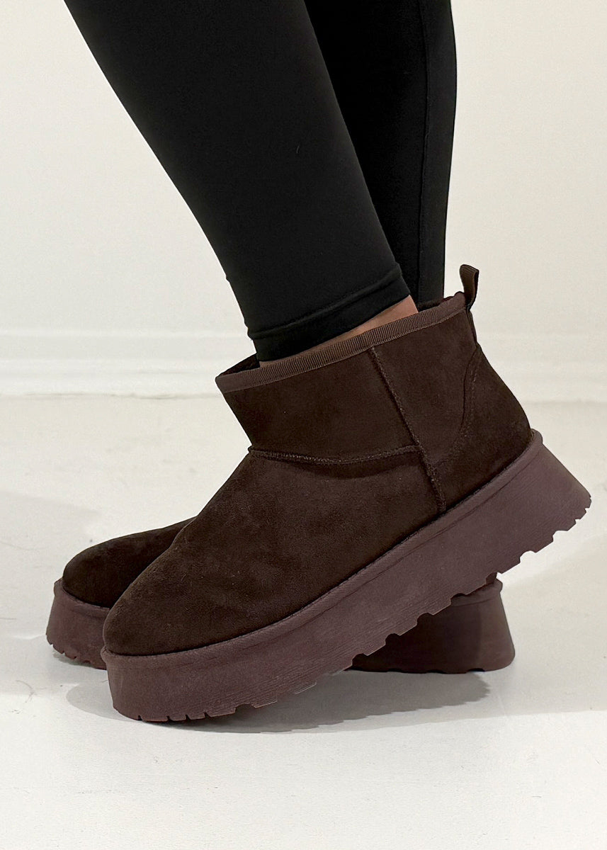 Gefütterte Boots mit Plateau-Sohle