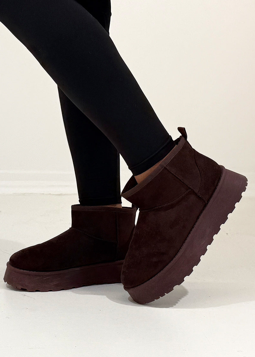 Gefütterte Boots mit Plateau-Sohle