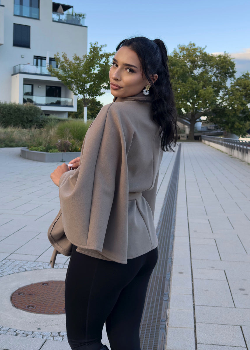 Cape Mantel mit Bindegürtel