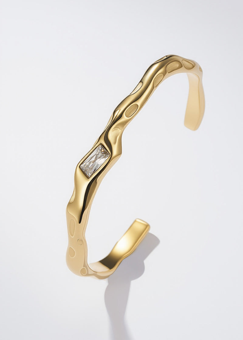 Armreif mit Struktur & Steinbesatz