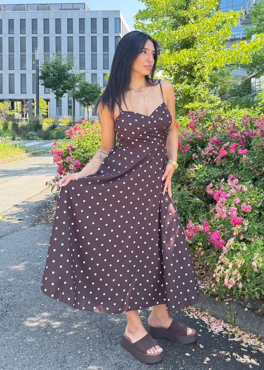 Midikleid mit Punkten & Spaghettiträgern – Braun