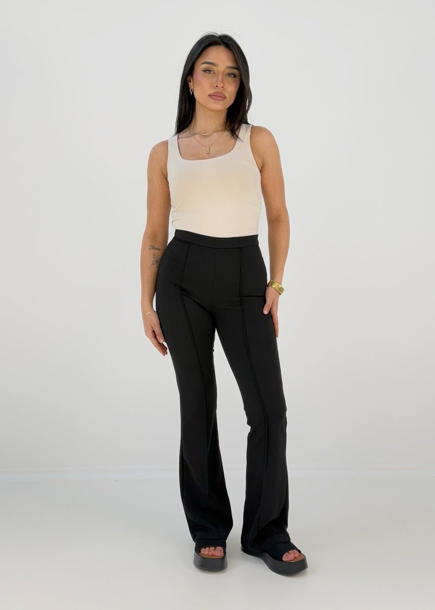 Hose mit Schlag und Nahtdetails - NAHA