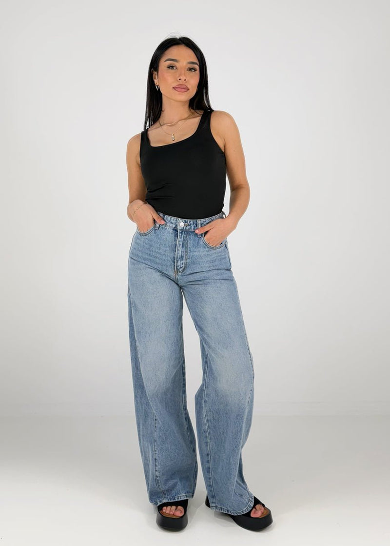 Jeans mit weitem Bein und hoher Taille - NAHA