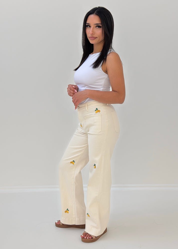 Jeans mit Zitronen-Stickerei - NAHA