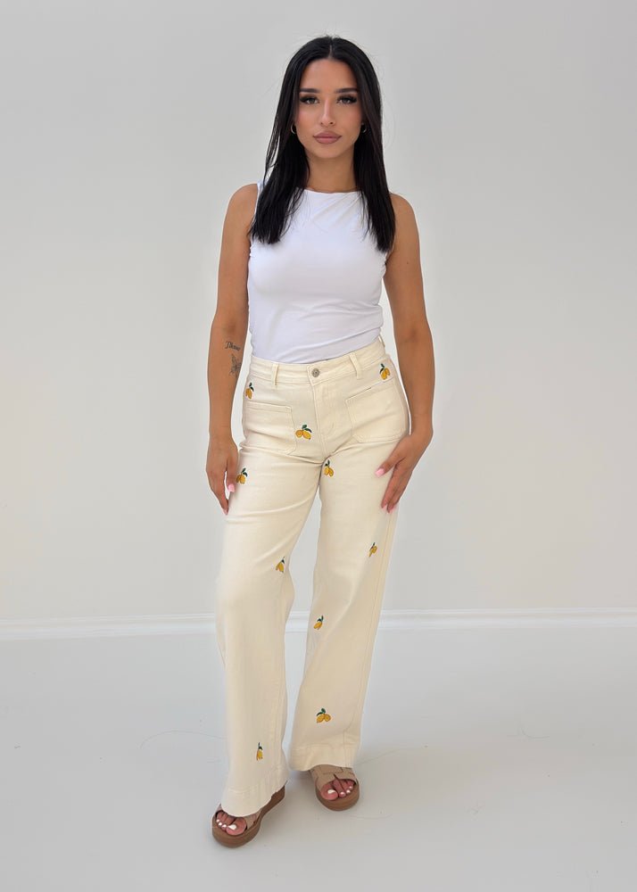 Jeans mit Zitronen-Stickerei - NAHA